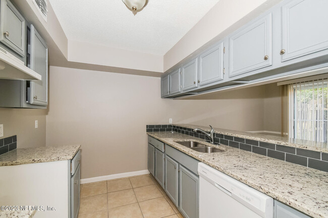 Building Photo - 10994 Traci Lynn Dr