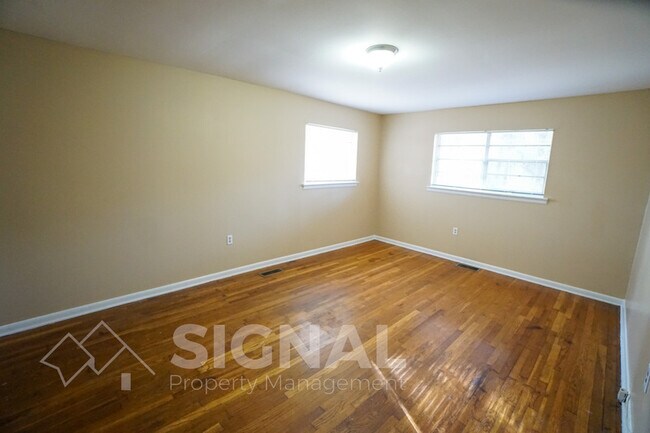 Building Photo - 1045 Walker Ave