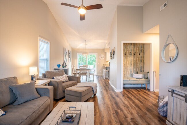 Building Photo - FURNISHED RENTAL FOR 3-12 MONTHS AVAILABLE MID-JUNE
