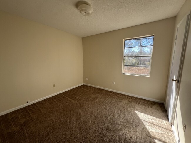 Building Photo - Home For Rent