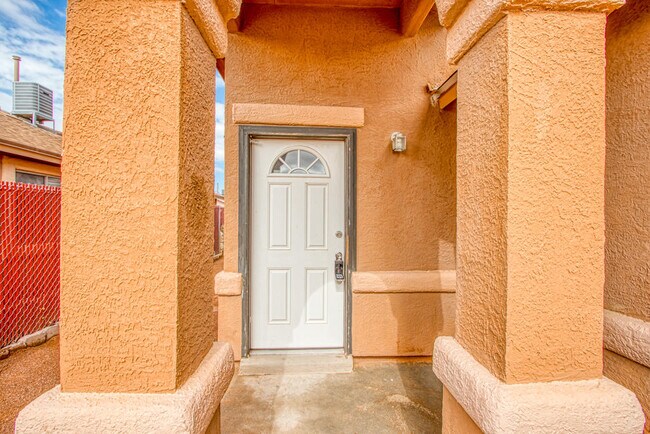 Building Photo - 11717 Lapstone Way