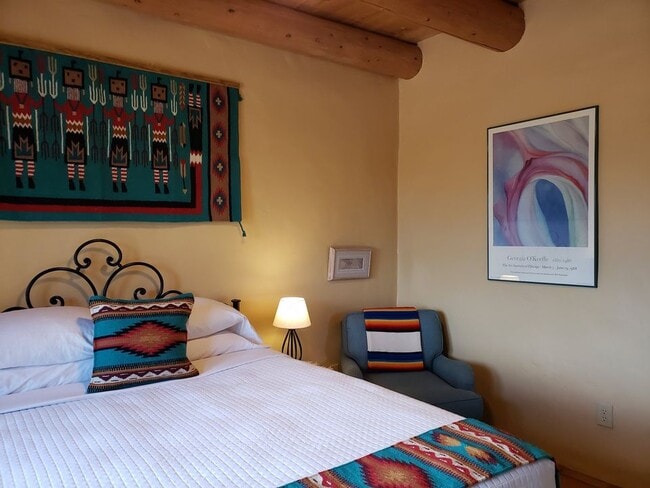 Building Photo - 28 W San Marcos Rd