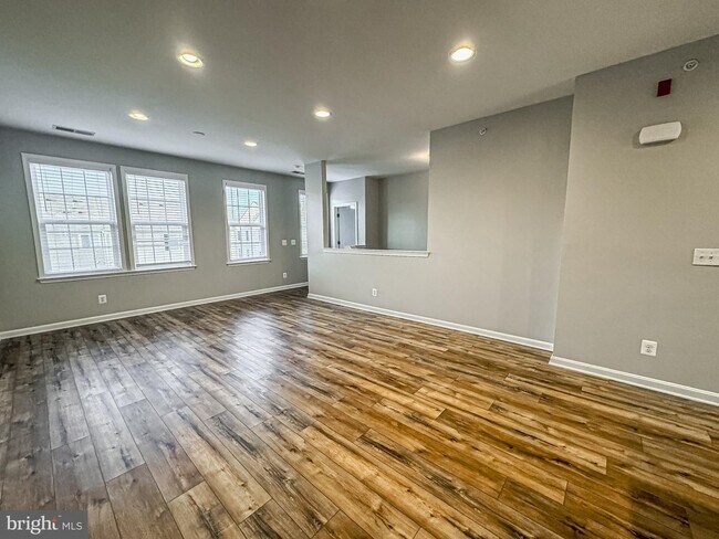 Building Photo - 42212 Water Iris Terrace