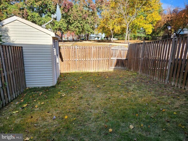 Building Photo - 16326 Pennsbury Way