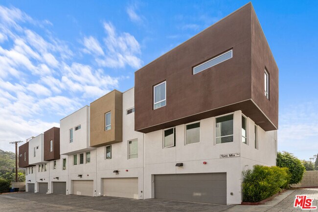 Building Photo - 2210 Tom Mix Rd