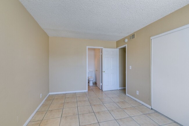 Building Photo - Cozy 2BR/2BA in Spring Valley Near the Strip