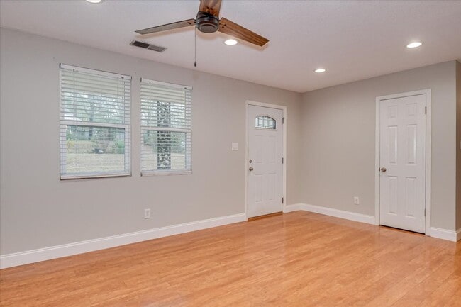 Building Photo - West Augusta Charm