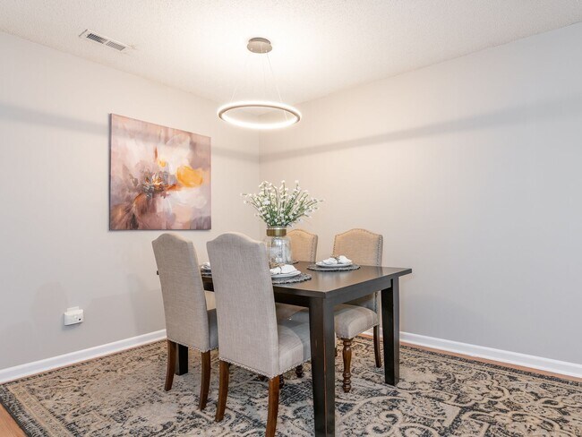 Building Photo - Super Townhouse with 2 MASTER BEDROOMS!