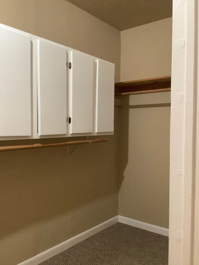 Building Photo - RENOVATED 3 BED 2 BATH 1 STORY RAMBLER - E...