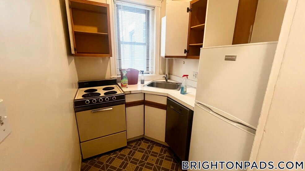 Building Photo - 313 Allston St