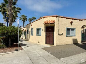 Building Photo - Single level steps to downtown Oceanside!