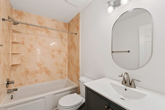 Building Photo - Well-Maintained 3-Bedroom Home Close to Shopping, Dining & Freeways!