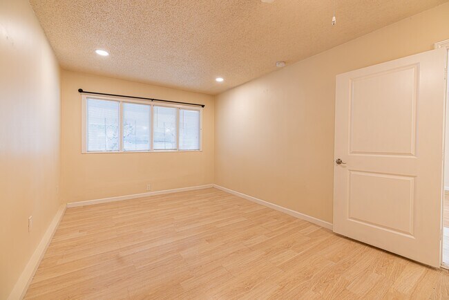 Building Photo - 4113 Edison St
