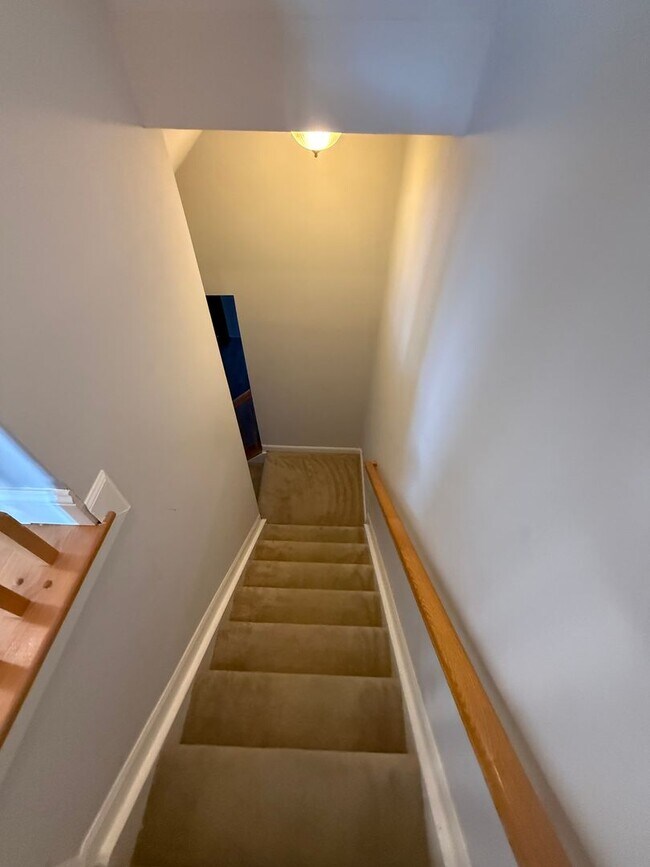 Building Photo - Spacious Townhome in desirable Bel Air Nei...