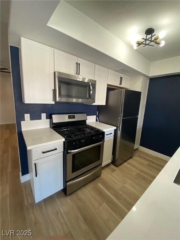 Building Photo - 1405 E Vegas Valley Dr