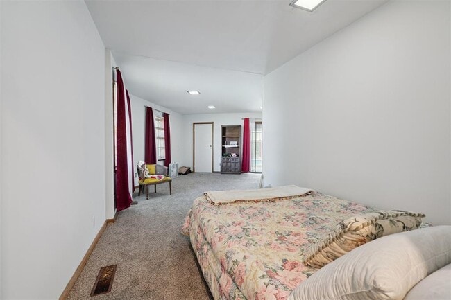 Building Photo - 2200 US-81