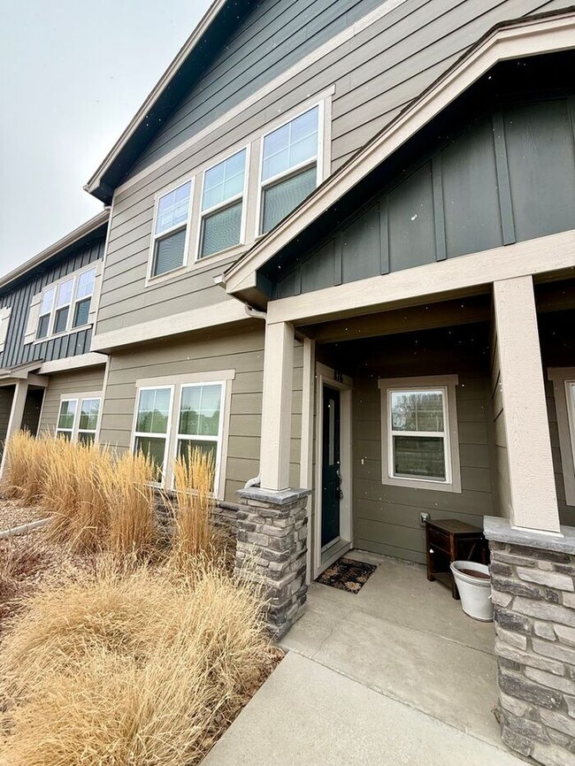 Building Photo - Beautiful 3 bed/ 2.5 bath Townhome in Berthoud
