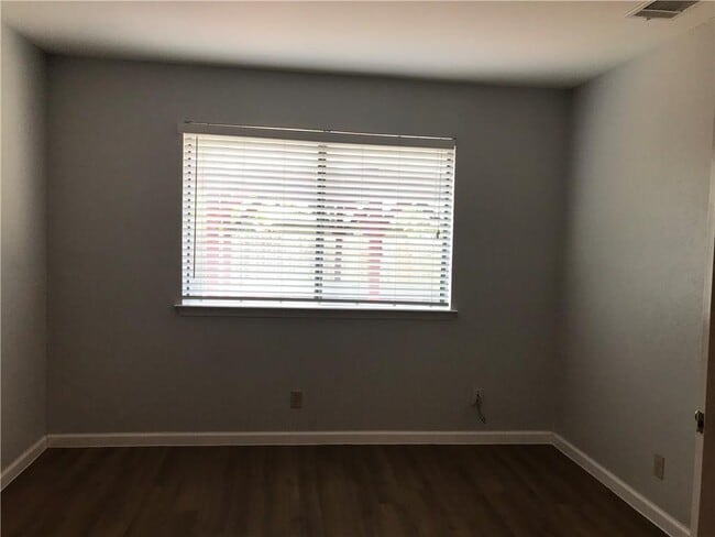 Building Photo - 11922 Swan Dr