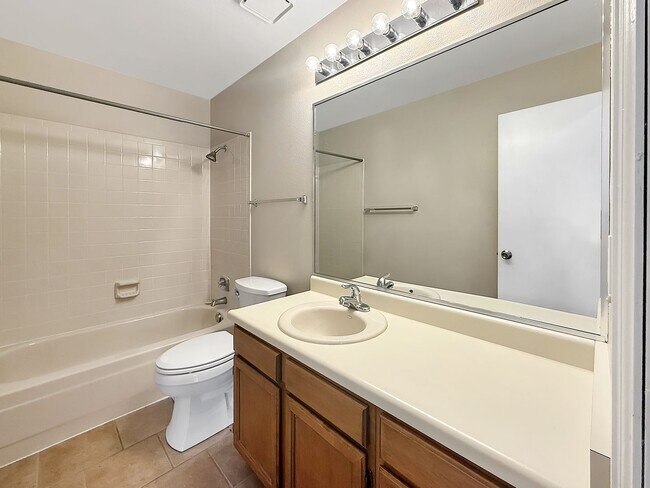 Building Photo - $0 DEPOSIT OPTION. SPACIOUS 4-BEDROOM CENT...