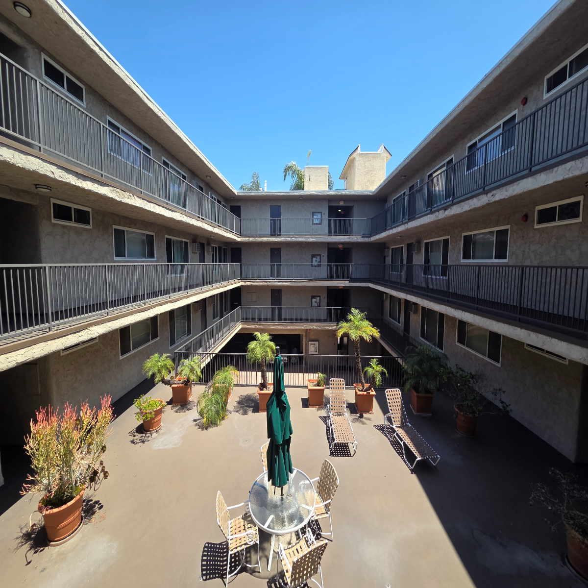 Building Photo - 3841 Mentone Ave