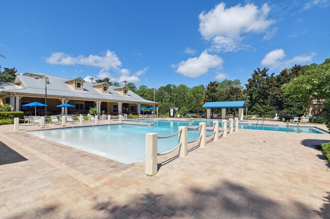 Building Photo - 3/2 with amazing community amenities!
