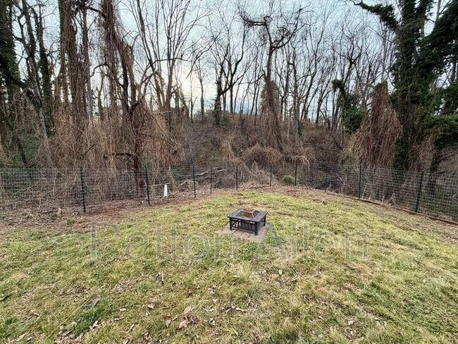 Building Photo - 17 Cole St