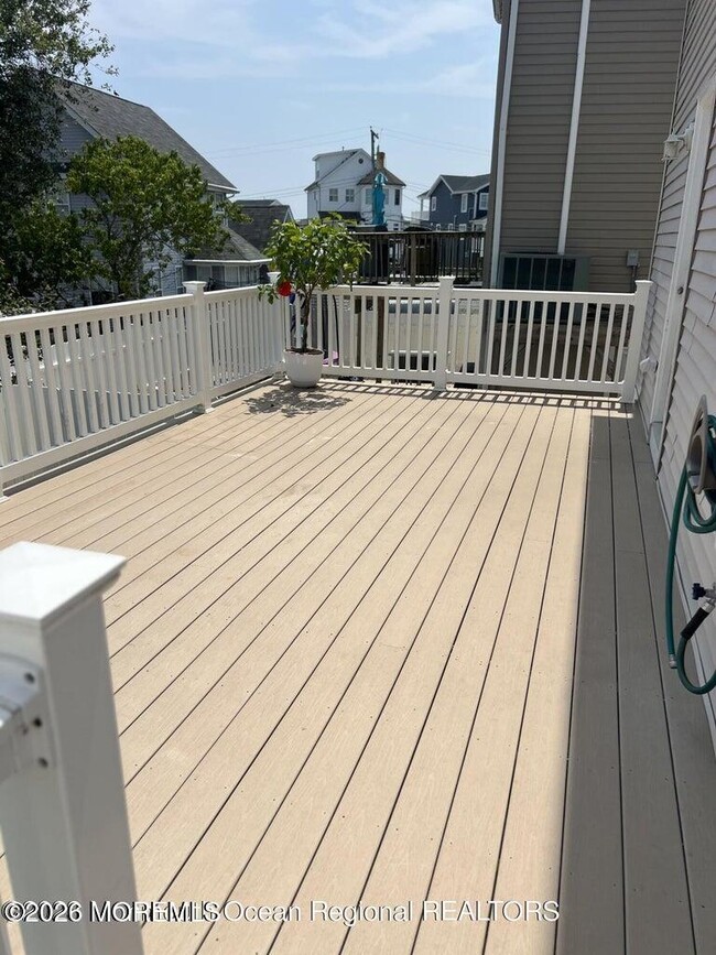 Building Photo - 83 Vanard Dr