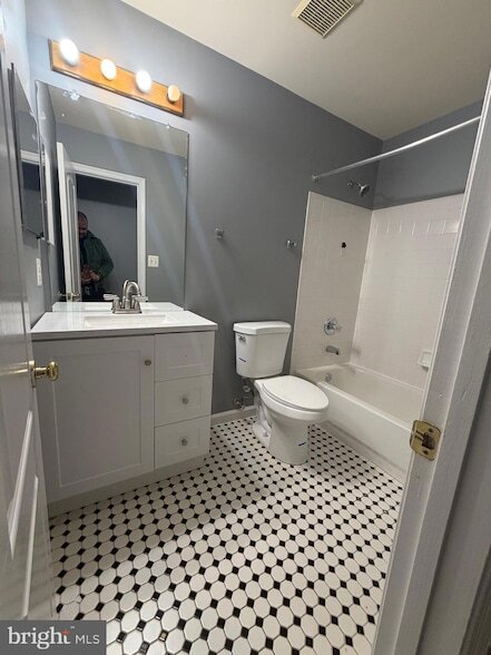 Building Photo - 7704 Periwinkle Way