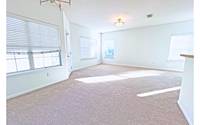 Building Photo - 7202 Deerfoot Cir