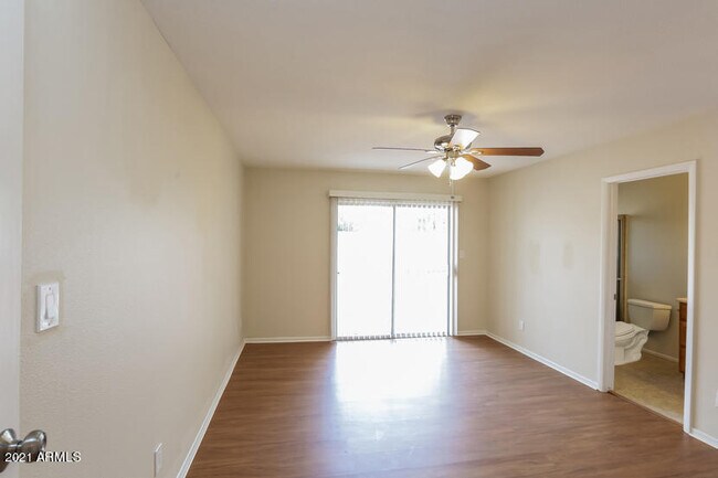 Building Photo - 3546 W Willow Ave