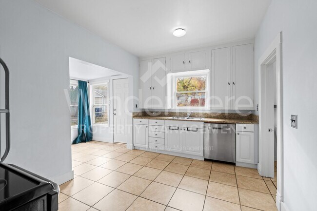 Building Photo - 3 Bedroom , 1 Bath