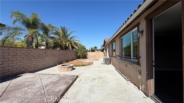 Building Photo - 9549 Seasons Dr