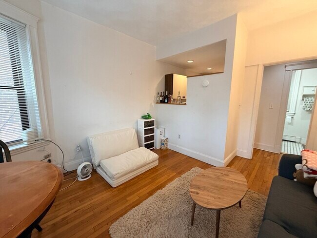 Building Photo - 451 Park Dr