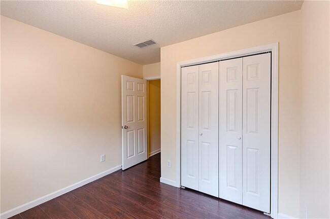 Building Photo - 31 Middlebrook Dr