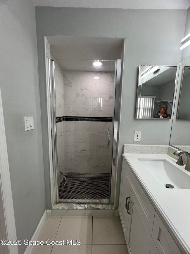 Building Photo - 440 River Grove Ct