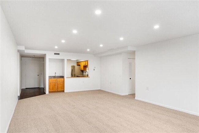 Building Photo - 30 Argyle Ave