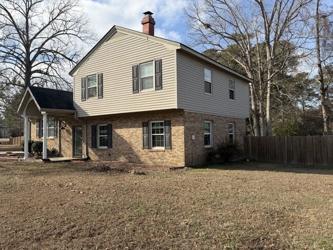 Building Photo - 1204 Rodgers Dr