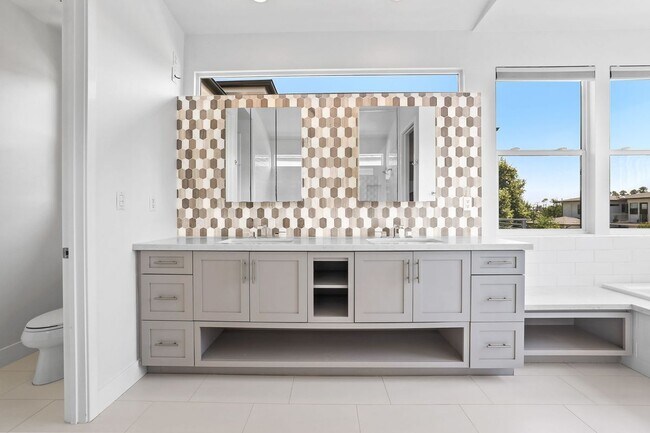 Building Photo - 1650 Murano Pl