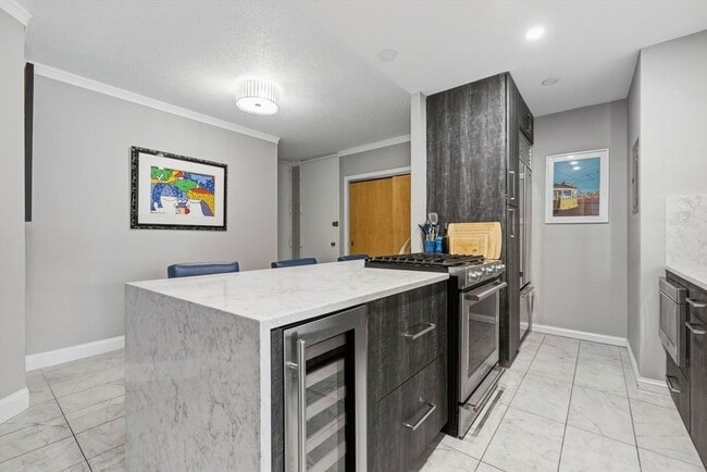 Building Photo - 65 E India Row