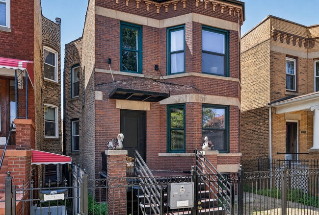 Building Photo - 3023 W Wellington Ave