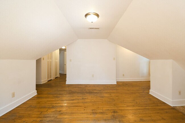 Building Photo - 605 Mathews St