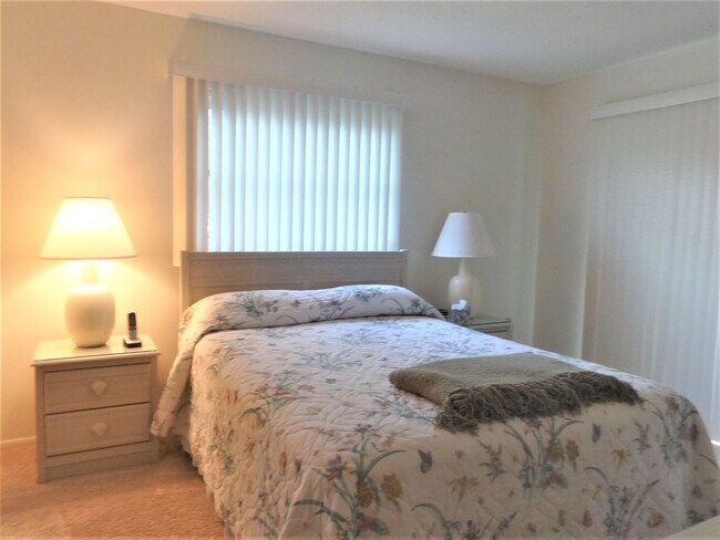 Building Photo - NEW PRICE! 2BR/2BA 2nd Floor Condo in Capri Isles