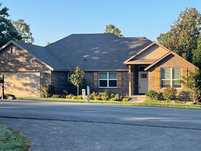 Building Photo - 219 Kinross Dr