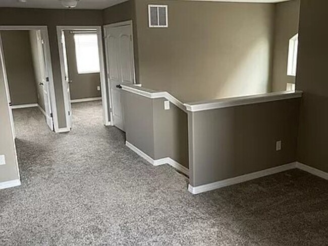 Building Photo - Gorgeous 4-Bed Home in Enclaves at Mountain Vista (D49)