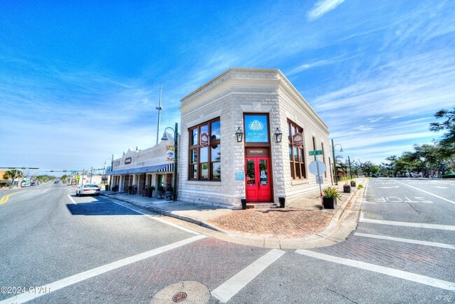 Building Photo - 1305 Calhoun Ave