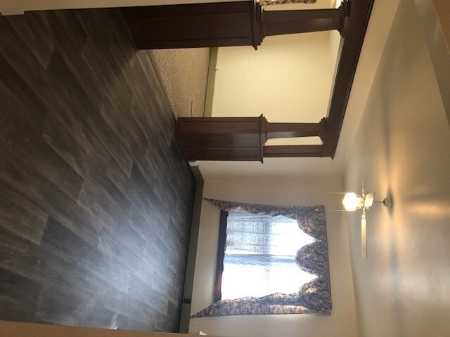 Building Photo - 2 bedroom, 1.5 bath home with off street p...
