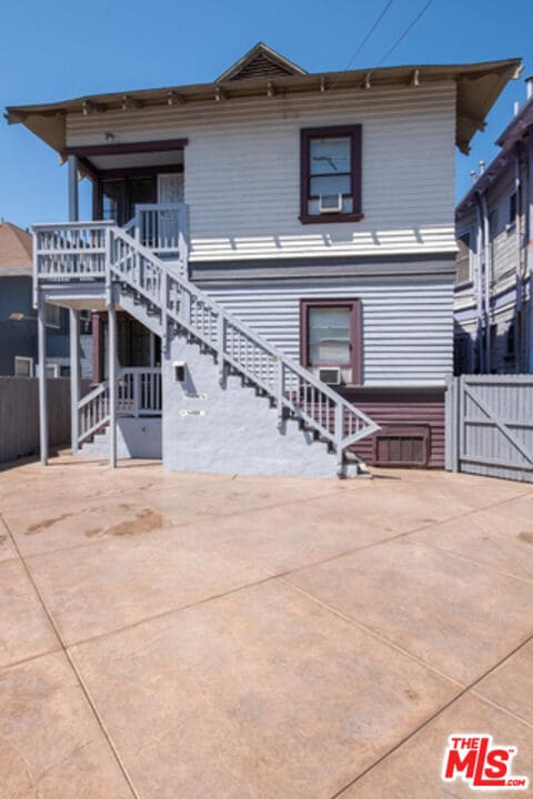 Building Photo - 1408 S Burlington Ave