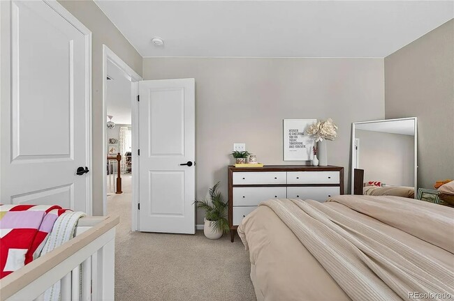 Building Photo - 949 N Undergrove Way