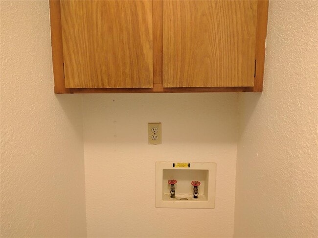 Building Photo - 2119 Teresa Dr
