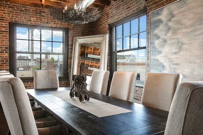 Building Photo - 3041 Olive St